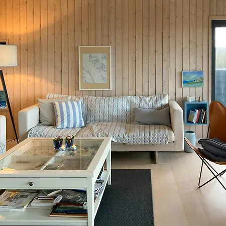 Feriehus Charming Summer House In With Sea View