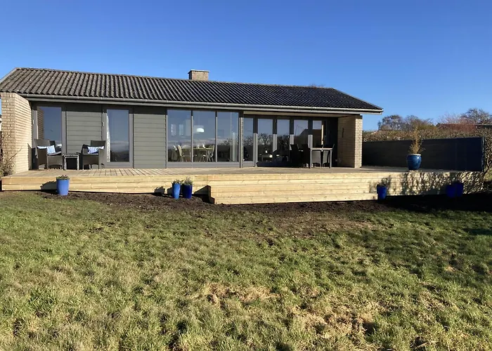 Semesterbostad Charming Summer House In With Sea View