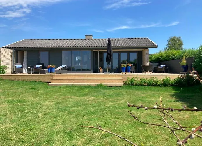 Semesterbostad Charming Summer House In With Sea View *